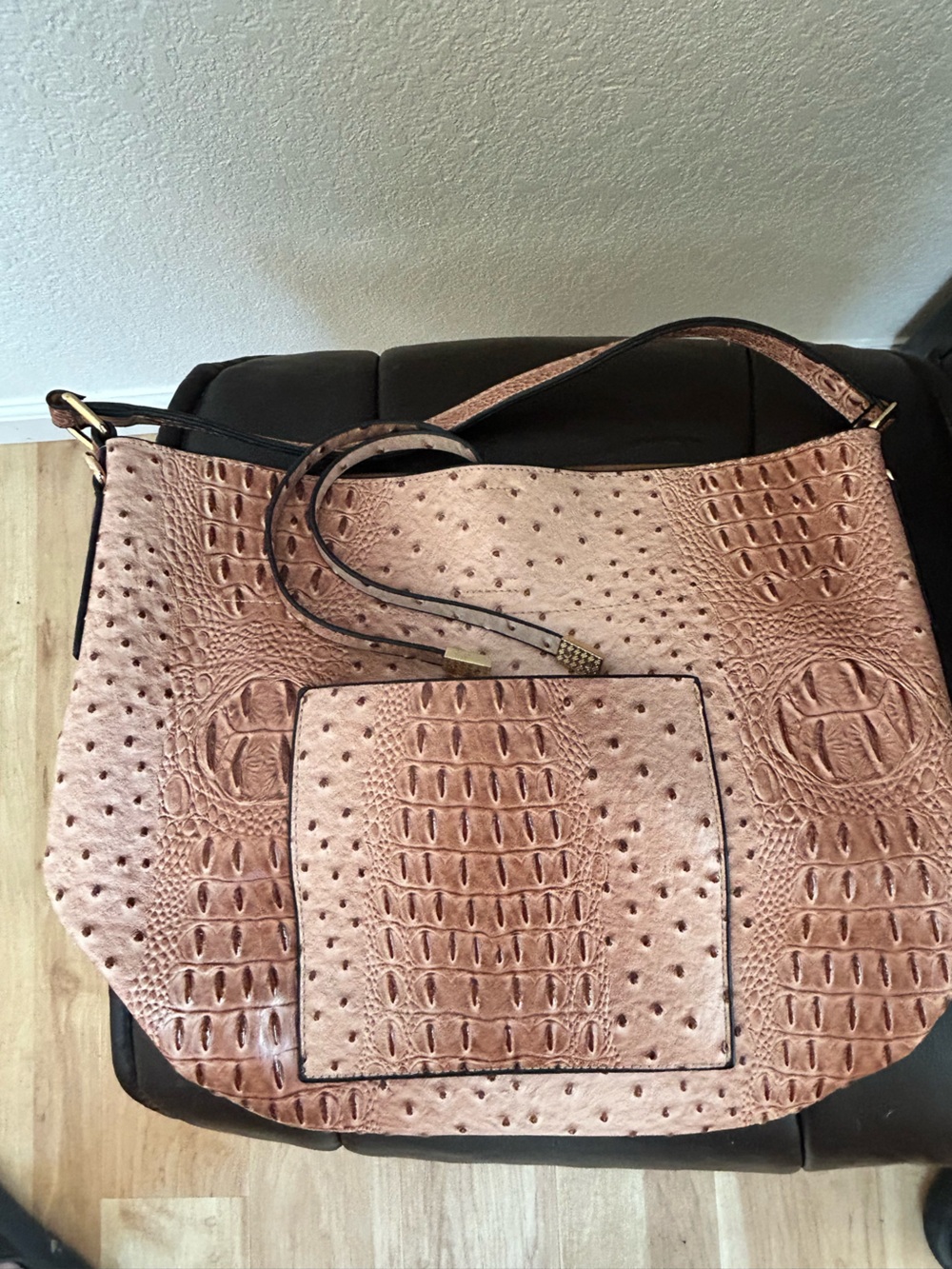 Women’s Croc-Embossed Shoulder Bag in Blush